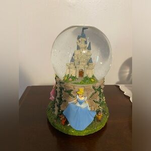 Disney hallmark Cinderella castle princess snow globe
